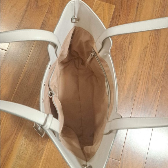 NWT white Nine West handbag. - Picture 9 of 10